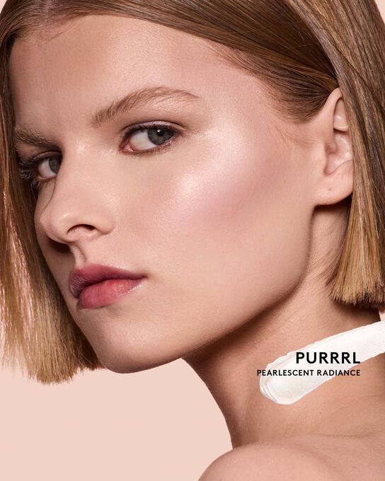 ILUMINADOR EM BAST&Atilde;O FENTY BEAUTY MATCH STIX GLOW